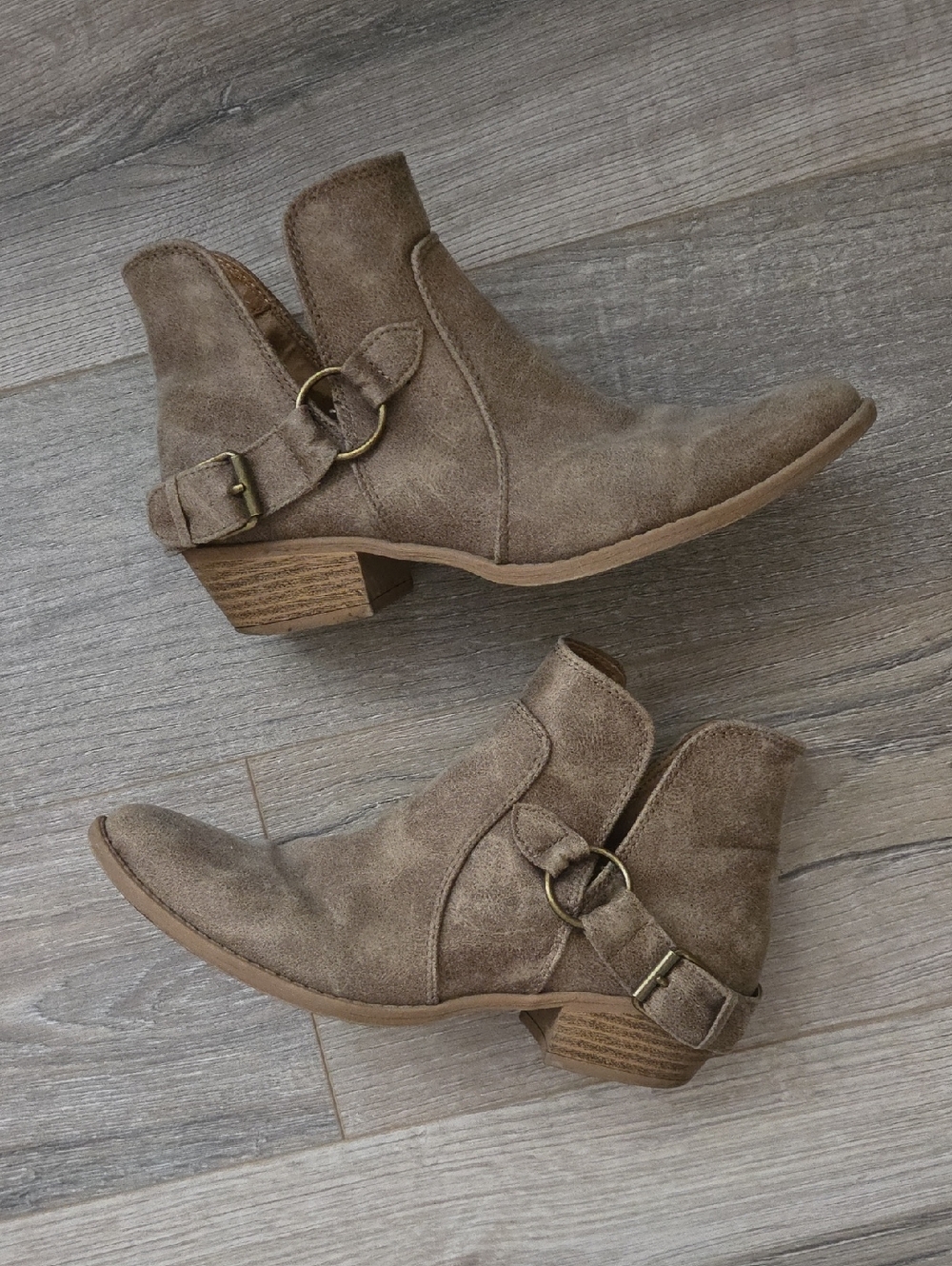 Qupid Taupe Ankle Boots With Buckle